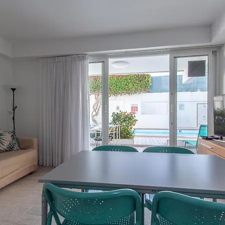 Con Terraza Y Piscina En Playa Del Ing Playa del Ingles (Gran Canaria)
